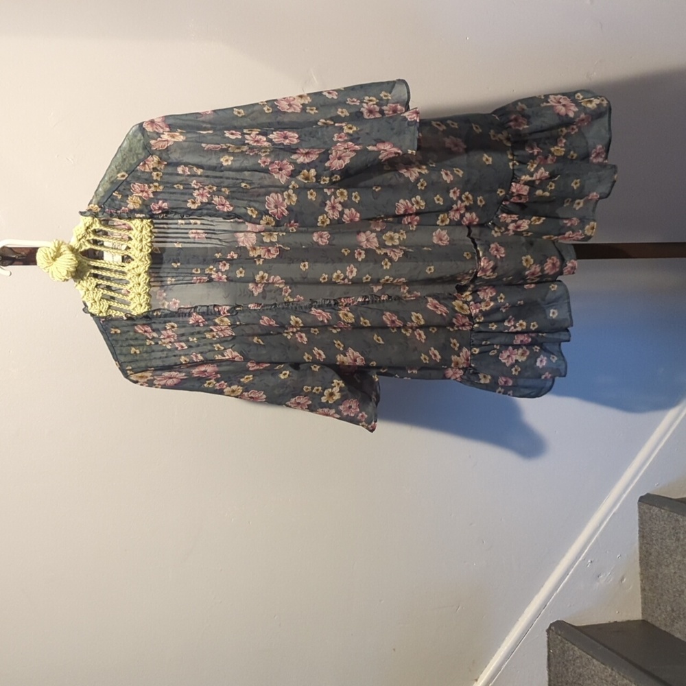 American Eagle Sheer Chiffon Floral Short Sleeve Kimono Coverup Shawl Duster